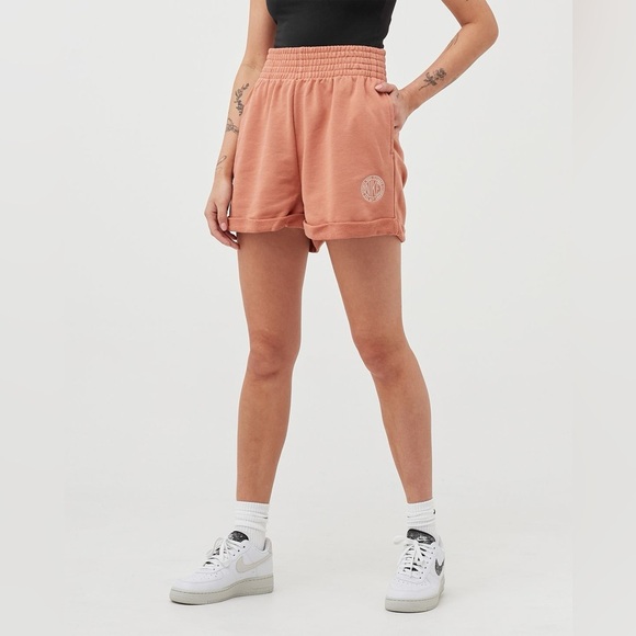 NIKE RAW HEM HIGH WAISTED CASUAL PEACH TERRA BLUSH COLOR FEMME SHORTS - Picture 3 of 12